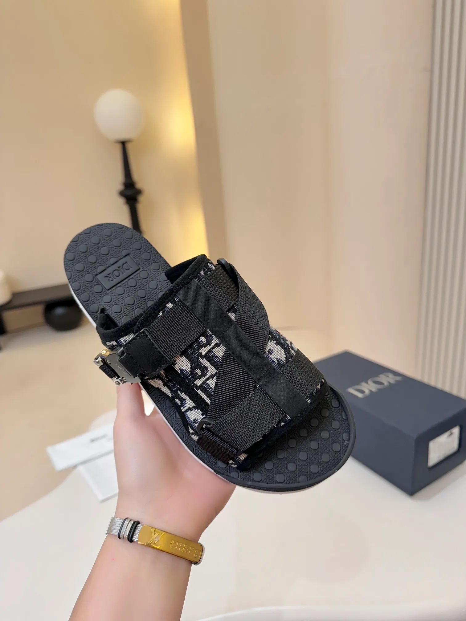 [Dior] P: 340💰 -Size: 38-46 Dior Dior D’s classic men’s slippers, high-end boutique, original material, pure cotton printed canvas upper, fine workmanship, super soft sole, casual, loose and comfortable, a must-have in summer!